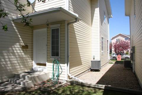 Saskatoon Saskatchewan Townhouse for rent, click for details...