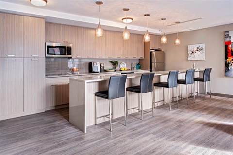Hamilton Ontario Condominium for rent, click for details...